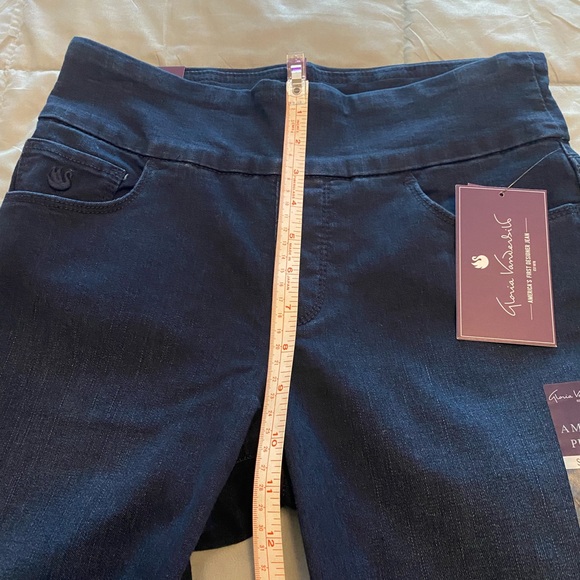 Gloria Vanderbilt Amanda Pull-on Slim Leg Classic Rise Jean Size 6 Petit… - Picture 13 of 15